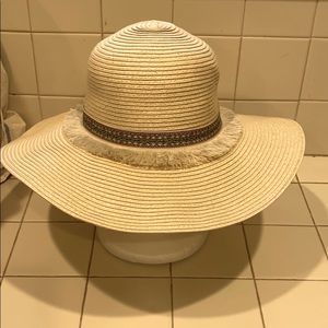 Tropical Heads summer hat in good condition